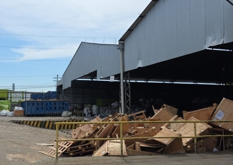 Empresa é multada em R$ 251 mil por depósito a céu aberto no Distrito Industrial