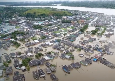 Amazonas anuncia auxílio de R$ 300 para famílias atingidas pela cheia