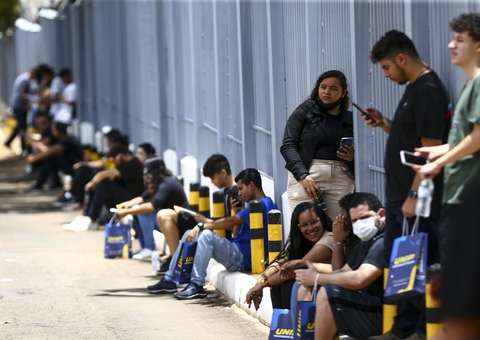 Quase 4 milhões de candidatos enfrentam prova do Enem neste domingo
