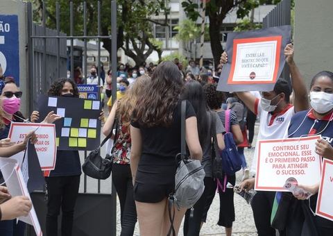 Candidatos realizam segundo dia de provas do Enem neste domingo 