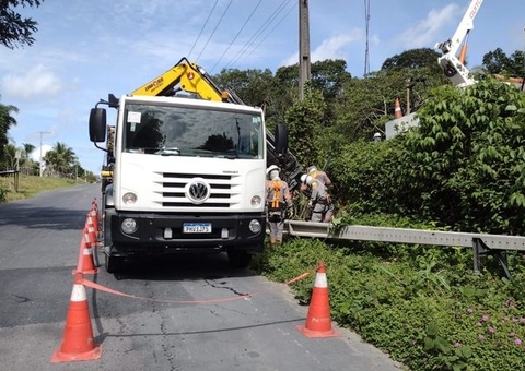 BR-174 e seis bairros de Manaus ficam sem energia nesta segunda-feira 