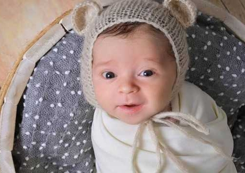 Bebê nasce com anticorpos contra Covid-19 após mãe ser vacinada