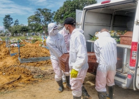Manaus registra 34 sepultamentos nesta sexta-feira