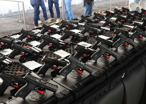 Polícias Civil e Militar do Amazonas recebem arsenal com mais de 3 mil armas
