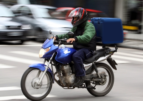 Motoboy será indenizado em mais de R$ 10 mil por ser bloqueado em app