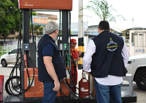 Procon fiscaliza mais de 60 postos de combustíveis após aumento no preço da gasolina em Manaus