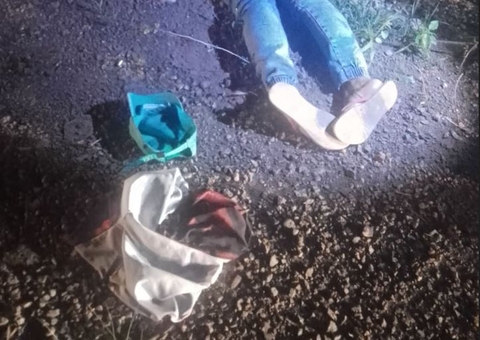 Com vários golpes de faca pelo corpo, mulher é achada morta em estrada em Manaus