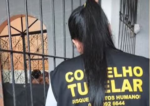 Mãe deixa crianças trancadas por mais de 24h para ir beber em Manaus