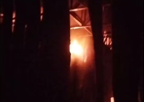 Supermercado Nova Cidade pega fogo em Manaus; confira