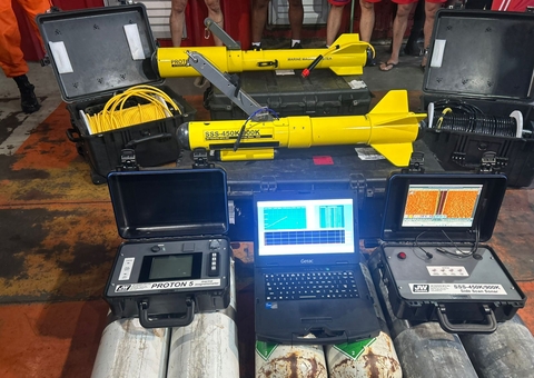 Bombeiros de SP envia mergulhadores e equipamentos para ajudar nas buscas p