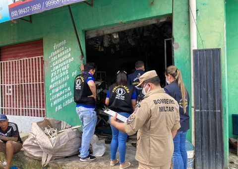 Sucatarias irregulares são notificadas durante fiscalização em Manaus