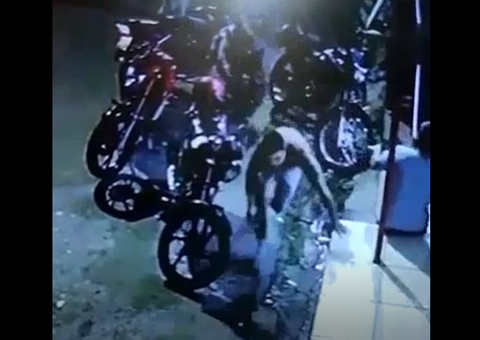 Vídeo mostra momento que segurança é morto a tiros por assaltantes em Manaus