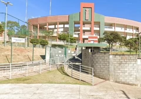 Menino de 9 anos é espancado por colegas em escola após errar gol