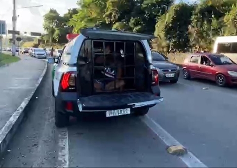 Homem é espancado após passar a mão em motorista de app em Manaus 