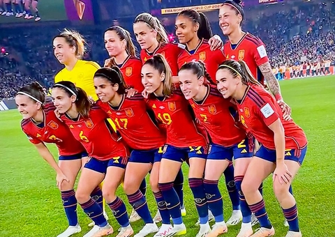 Espanha vence a Suécia em jogo com protesto conjunto das jogadoras