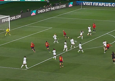 Com arbitragem confusa, Espanha goleia Zâmbia e avança às oitavas