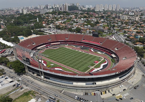 Onda de calor castiga gramado do Morumbi e São Paulo corre para recuperar