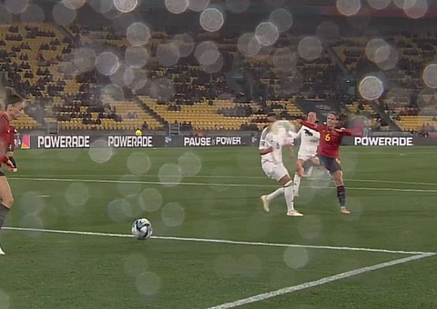 Sem anfitriãs, público cai e arquibancadas da Copa têm espaços vazios