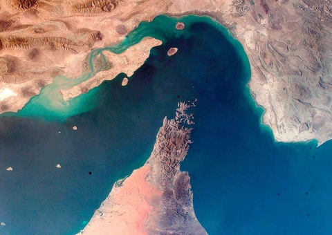 Alerta no Golfo: Parlamento iraniano decide fechar rota vital do petróleo