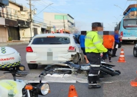 Motociclista fica ferido ao ser atropelado por carro em avenida de Manaus