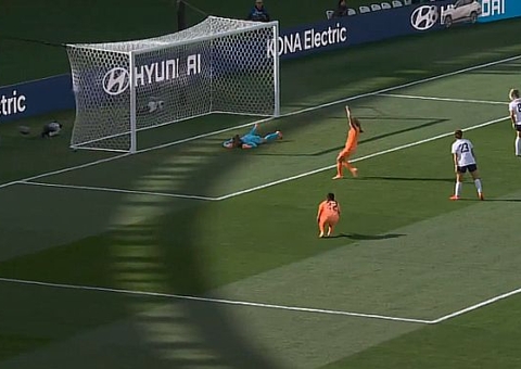 Holanda segura pressão, empata com os EUA e decisão fica para última rodada