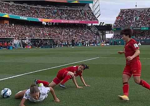 Comandados por Sophia Smith, EUA superam Vietnã em estreia na Copa