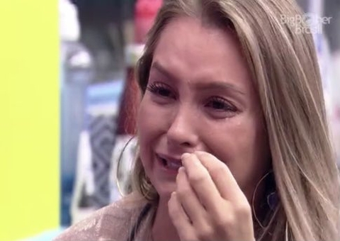 Carla passa o dia mal após situação com Lumena: 'querendo ir pra casa'