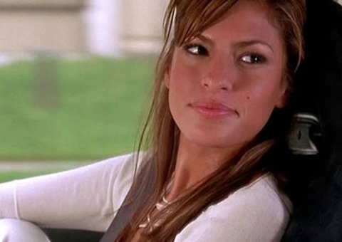 Eva Mendes revela que tem barba e raspa o rosto todos os dias