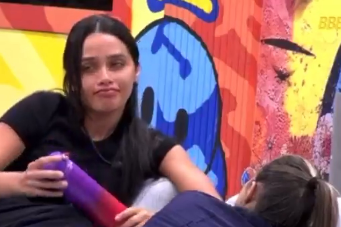 BBB 25: Líder Eva considera indicar sister que 'ninguém vota' ao Paredão