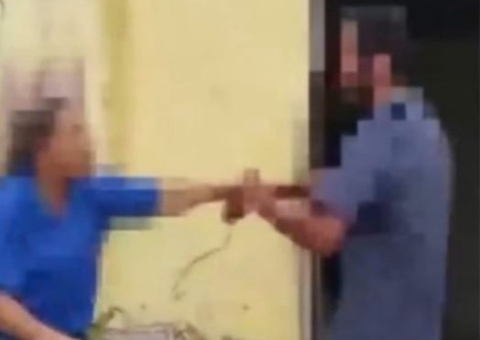 Vídeo: Mãe espanca homem com barra de metal por perseguir e assediar filha 