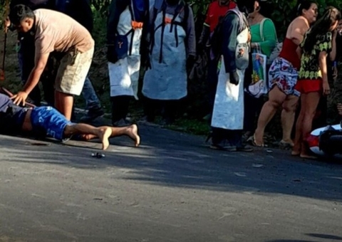 Jovem em motocicleta atropela ciclista em estrada no Amazonas 