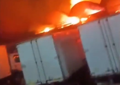 Mega incêndio atinge Ceasa e destrói 28 lojas no Rio de Janeiro