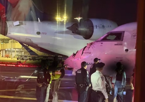Aviões colidem em aeroporto de Nova York e comissária fica ferida