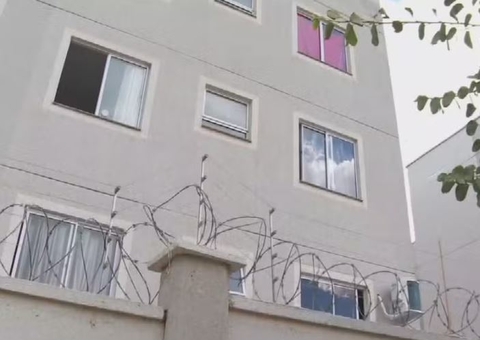 Menino de 3 anos destrava janela e cai do terceiro andar de prédio