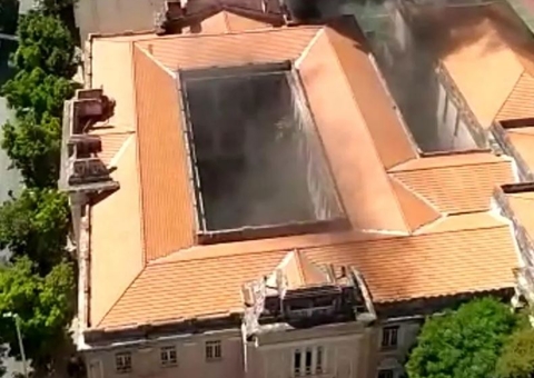 Escola pega fogo e 14 pessoas são levadas às pressas para hospital 