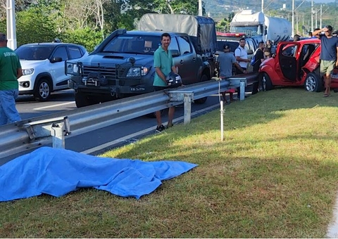 Acidente com morte deixa trânsito parado no Rapidão; corpo está há 3 horas na via