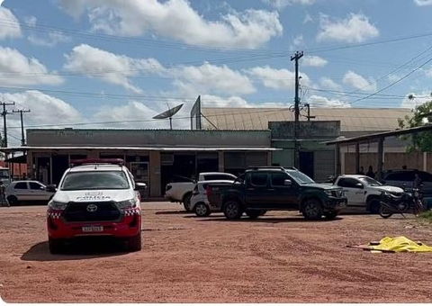 Homem tem cabeça esmagada ao parar para urinar entre as rodas de carreta