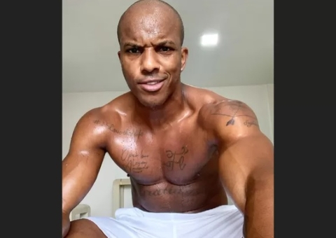 Ex-jogador do Vasco vende fotos e vídeos íntimos em rede social   