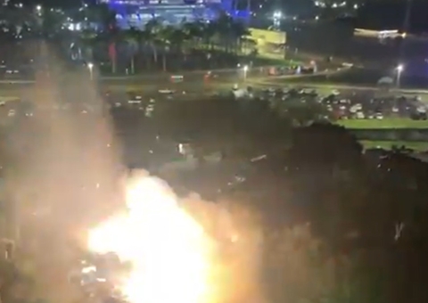 Vídeos mostram explosão próximo ao STF; testemunha diz que homem deu um 'joinha' antes