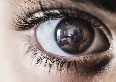 Olho Seco pode causar lesões na córnea; saiba prevenir