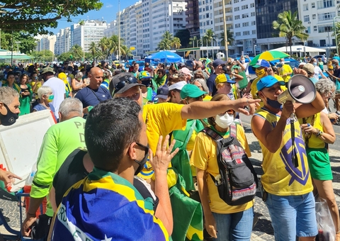 Apoiadores de Bolsonaro fazem Marcha da Família Cristã contra veto a cultos