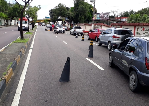 Acidente deixa motociclista ferido e trânsito travado em avenida de Manaus