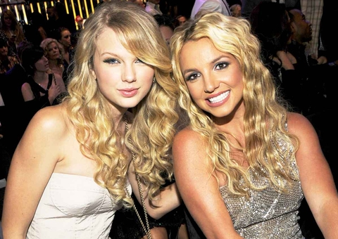 Britney Spears publica foto com Taylor Swift antes da fama; veja imagem