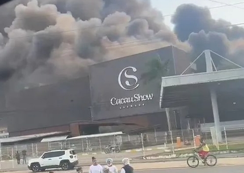 Incêndio de grandes proporções atinge fábrica da Cacau Show; vídeo