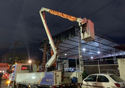 Homem fica preso em telhado ao sofrer descarga elétrica em concessionária no Novo Aleixo