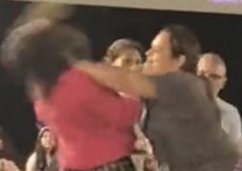 No cinema, mulher agride jovem que reclamou de barulho no filme da Barbie; vídeo 