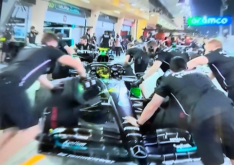 Sainz bate em curva, e Verstappen lidera segundo treino livre do GP Mônaco