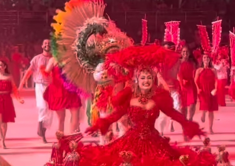 Sinhazinha Valentina Coimbra surge deslumbrante na segunda noite de festival