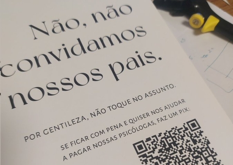 Noivos viralizam ao não convidarem pais para casamento e pedirem PIX para terapia