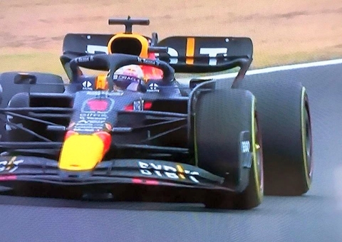 Red Bull independente e Ferrari sob pressão vivem momentos diferentes na F1